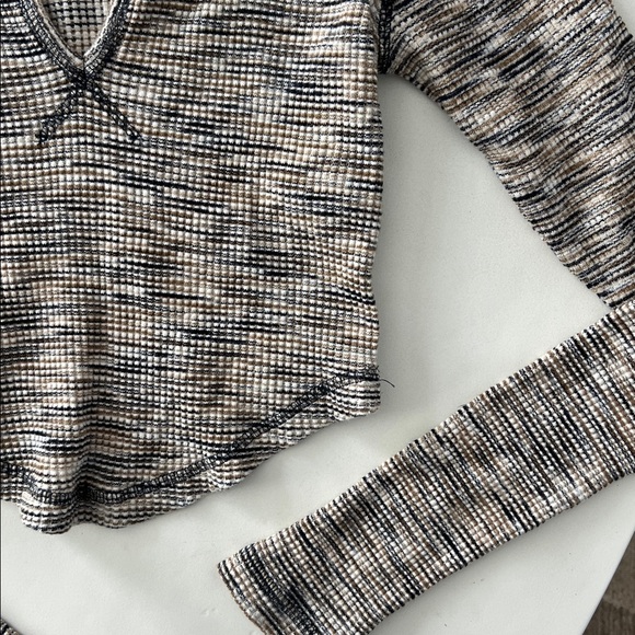 NWT UO Theo Notch Thermal Stripe Textured Pattern Crop Top Cream Black Small - Picture 4 of 6